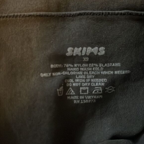 Skims NWT Everyday Sculpt Midthigh Short in Onyx XS - Picture 5 of 6